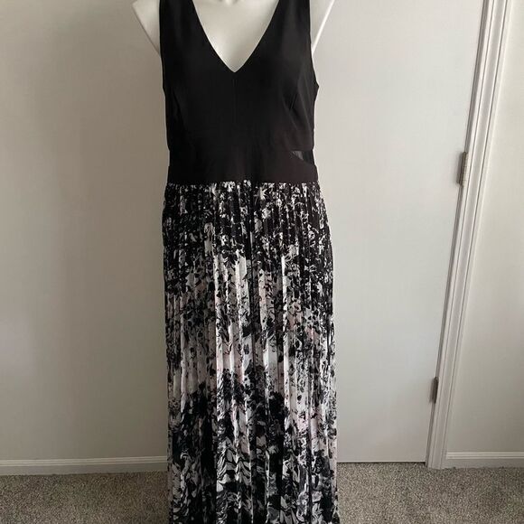NWT Xscape Maxi Gown, Size 16W - Picture 2 of 10